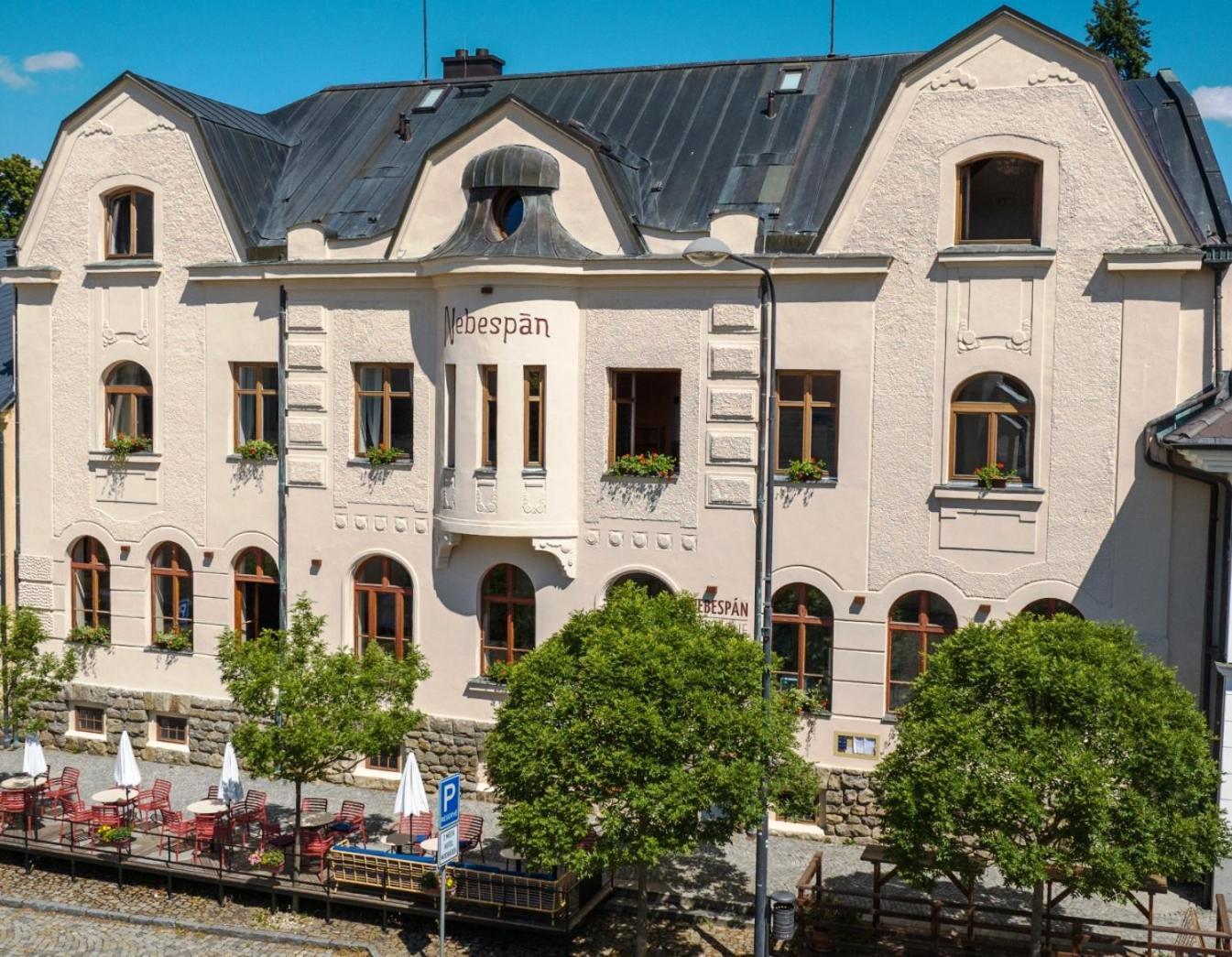 Nebespan Kasperske Hory Exteriör bild